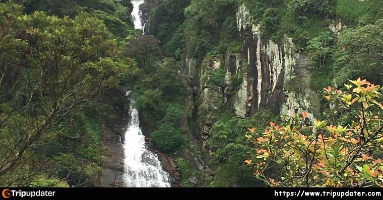 Kolapathana Waterfall